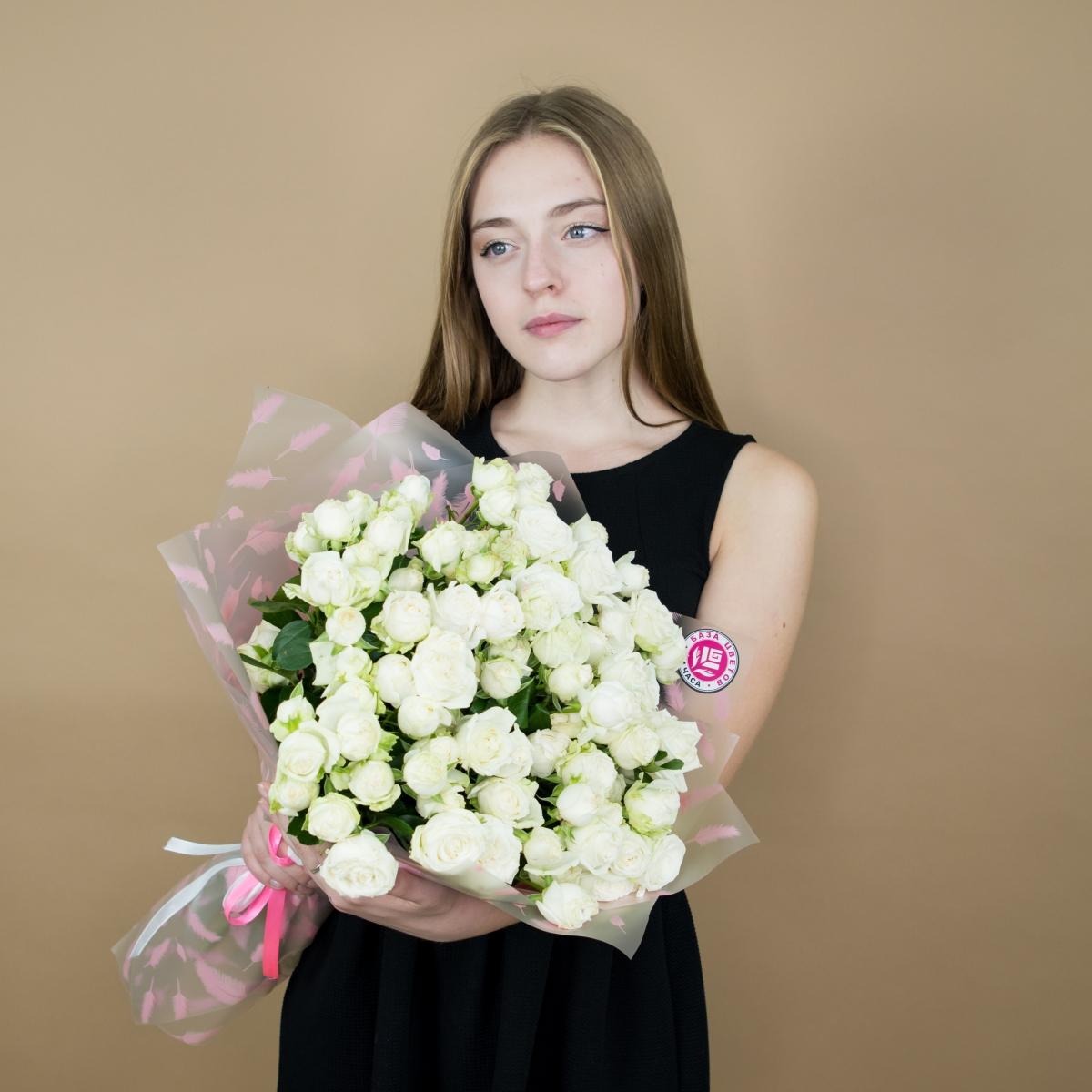 Розы кустовые белые (код товара  4056)